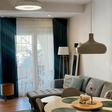 4 Bedrooms Ferienhaus *