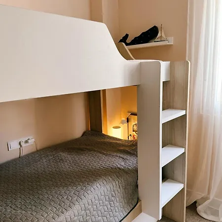 4 Bedrooms Ferienhaus *
