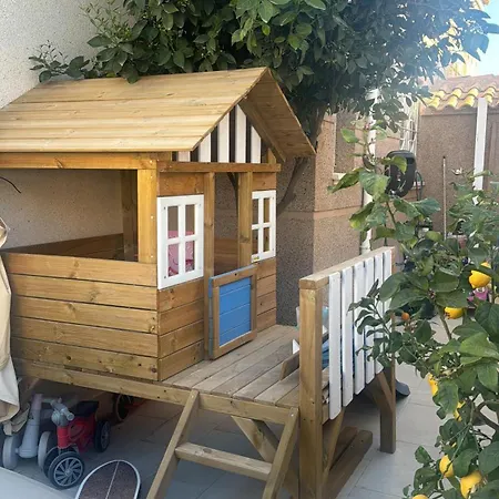 4 Bedrooms Hébergement de vacances Torrevieja