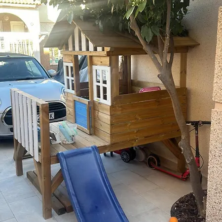 4 Bedrooms Hébergement de vacances Torrevieja